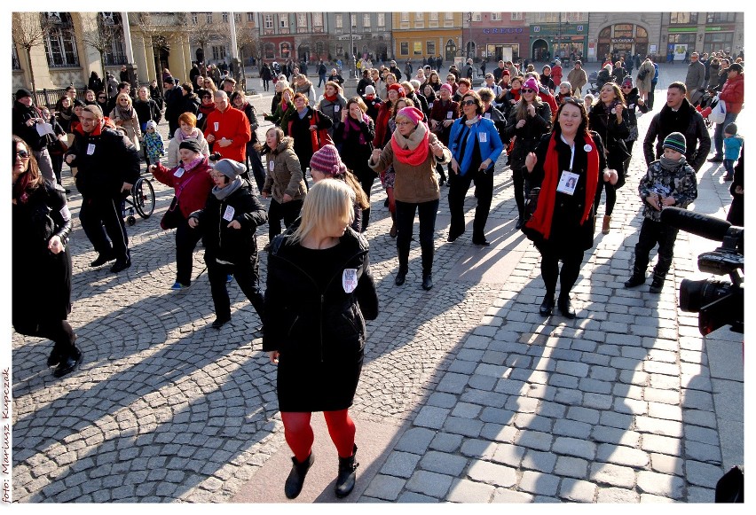 Wrocław: Tańczyli na Rynku przeciwko przemocy (FILM, ZDJĘCIA)