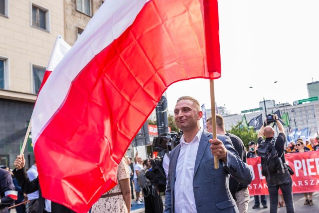 Europoseł nazwał organizatorów Marszu Powstania Warszawskiego "faszystami". Odpowie za to przed sądem