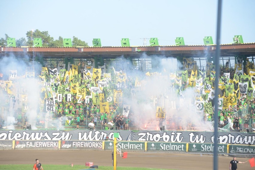 Trybuny żużlowego stadionu w Zielonej Górze.