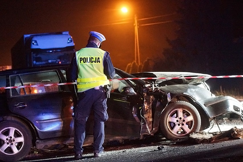 Osoby znajdujące się w rozbitych pojazdach uwolnili wezwani...