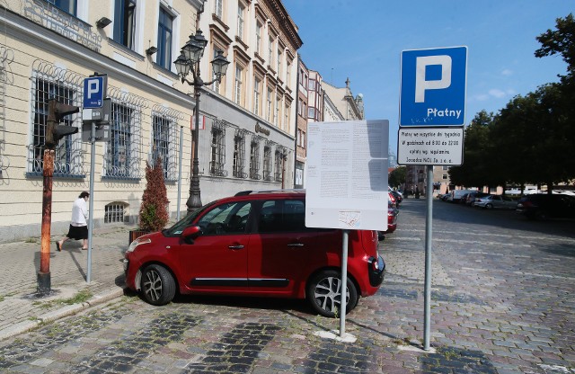 Wprowadzenie płatnych parkingów niestrzeżonych ma ograniczyć liczbę odpłatnych stref parkowania w mieście