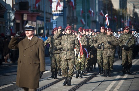 Defilada kompani honorowych wojska, policji, straży pożarnej...