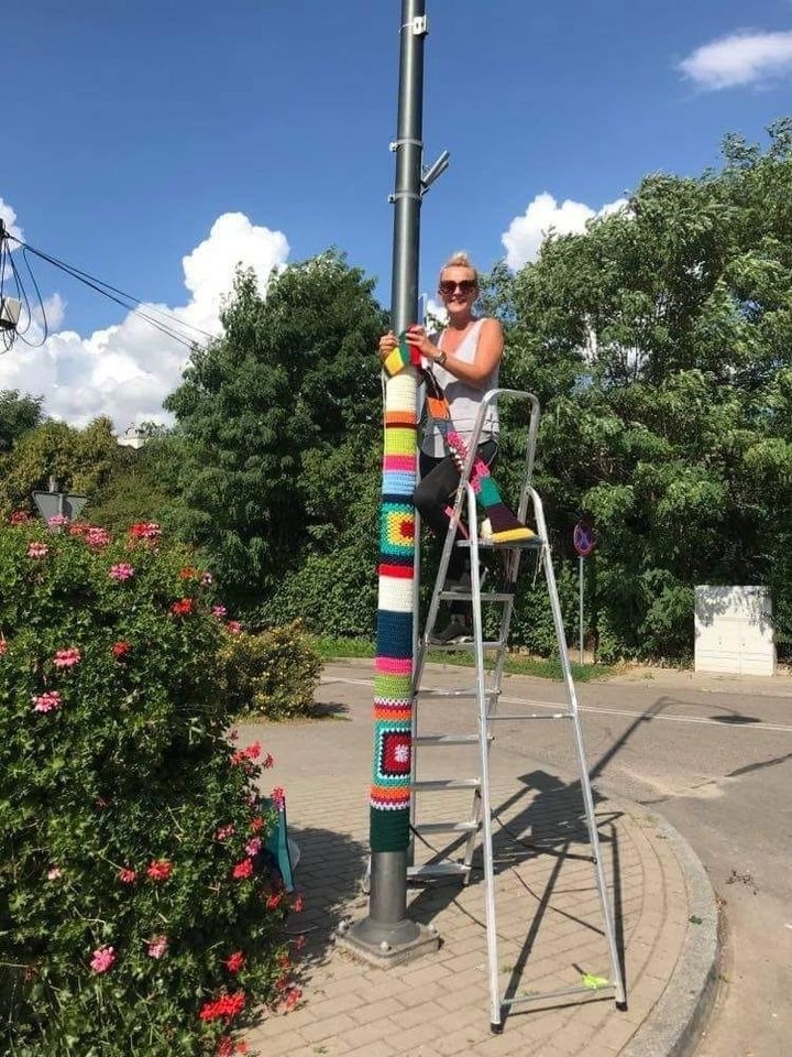 Rzekuń. Niezwykła ozdoba lampy ulicznej w Rzekuniu. I świetny przykład lokalnej aktywności. 26.08.2020. Zdjęcia