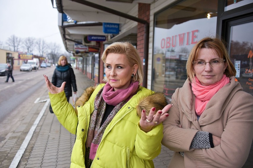 Dorota Woińska (z lewej) i Anna Żulińska handlują w Centrum...