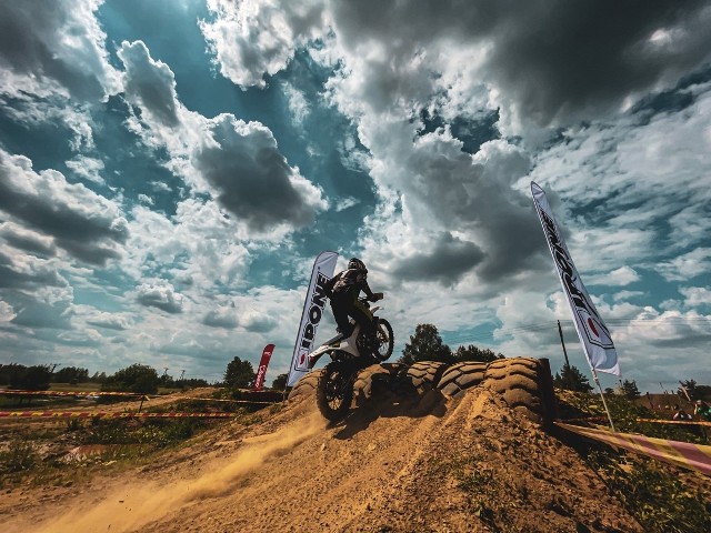 Enduro Sprinty rozegrano w Dąbrowie Górniczej przy pięknej pogodzieZobacz kolejne zdjęcia. Przesuwaj zdjęcia w prawo - naciśnij strzałkę lub przycisk NASTĘPNE