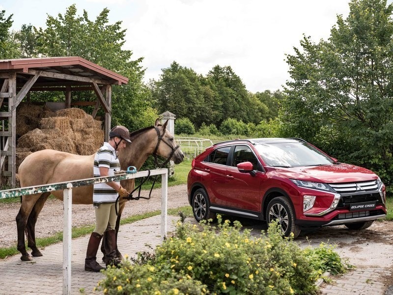 Mitsubishi Eclipse Cross...