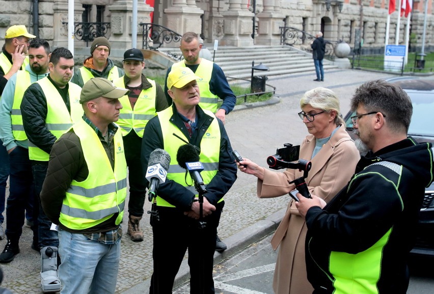 Rolnicy z powiatu gryfińskiego zaostrzają protest. Chcą równego traktowania i ziemi