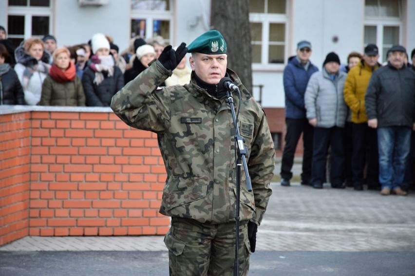 Uroczystą zbiórką z udziałem sztandaru jednostki, kompanii...