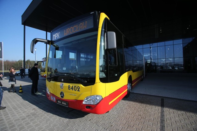 Autobus linii113 - 38,93% spóźnieńKolejne linie zobaczysz na następnych slajdach - posługuj się klawiszami strzałek, myszką lub gestami