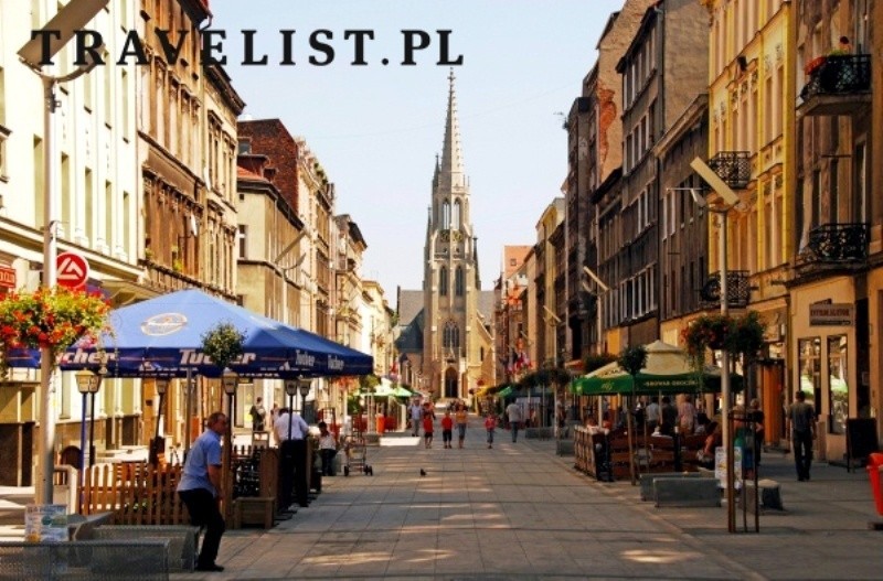 Gdzie zabawa nie ma końca, czyli najbardziej imprezowe ulice w Polsce
