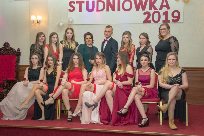 Bal studniówkowy uczniów Zespołu Szkół Ekonomicznych w Gorlicach [ZDJĘCIA]