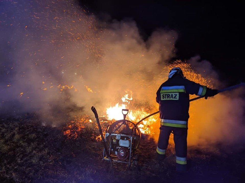 Pożar sterty pod Sadkówkiem (gmina Kąty Wrocławskie)