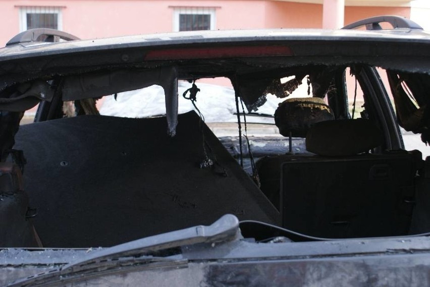 Pożar w Kaliszu: Spłonęły trzy samochody