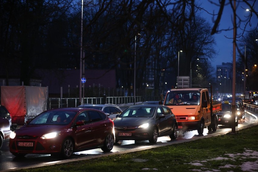 Średni wiek sprowadzanych aut to 15 lat