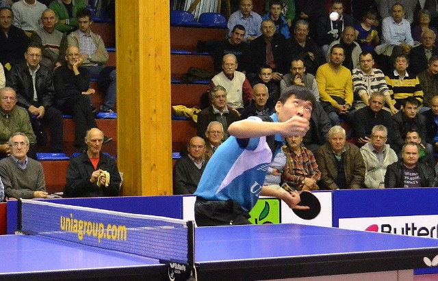 Kluczowym pojedynkiem meczu w Zielonej Górze było starcie liderów. Huang Sheng Sheng (Olimpia/Unia, na zdjęciu) pokonał Lucjana Błaszczyka 3:0 (7,7,9).