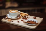 Irish coffee, marocchino i caffé brulot, czyli rozgrzewające kawy z różnych stron świata