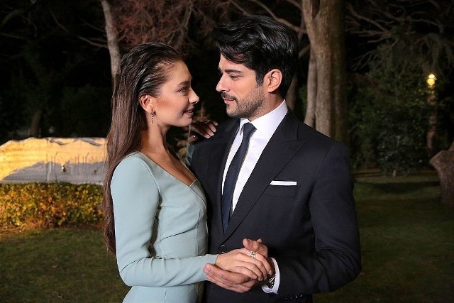 Wieczna miłość, odcinek 55. Emir chce skompromitować Zeynep [STRESZCZENIE ONLINE - EMISJA ODCINKA 12.11.2018]. Co jeszcze wydarzy się w 55 odcinku serialu "Wieczna miłość"?