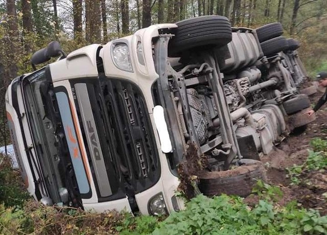 Jak podają strażacy z OSP Dylewo, wezwani na miejsce zdarzenia, nikt tu nie odniósł obrażeń.