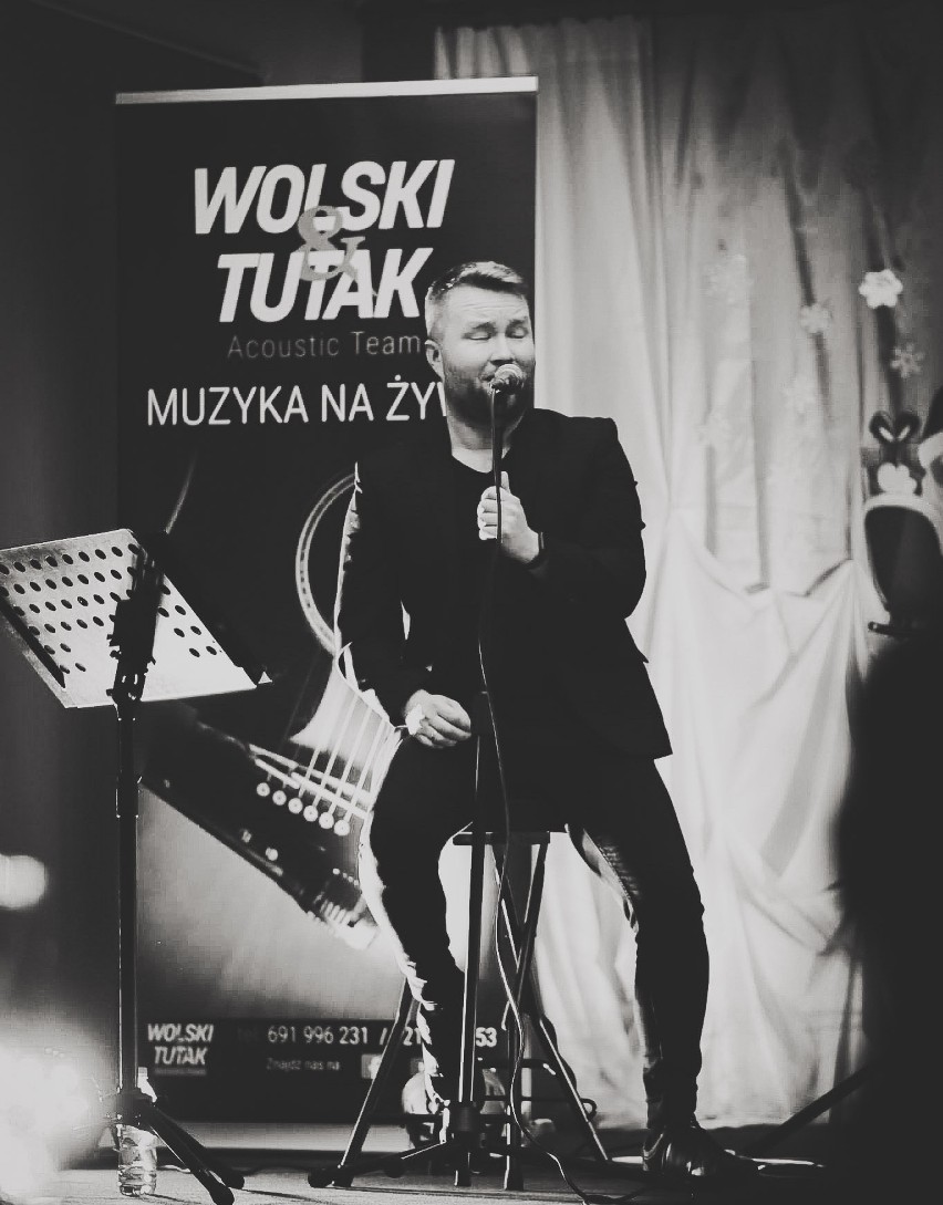 Urokliwy Mikołajkowy koncert polskich szlagierów muzyki rockowej w Oleśnicy