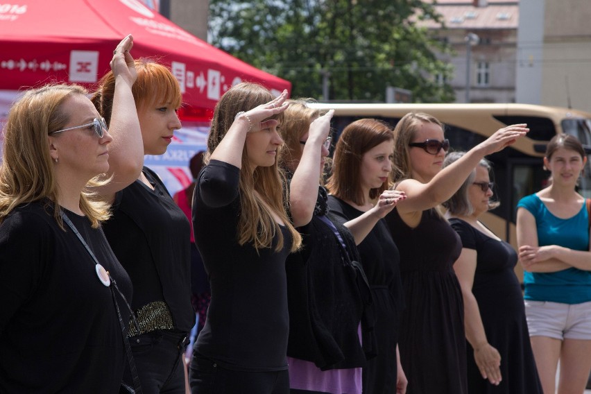 Dziewuchy manifestowały we Wrocławiu (ZDJĘCIA)