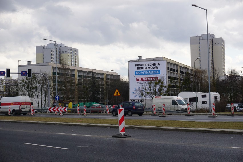 Rozpoczęły się prace związane z wymianą nawierzchni na ul....