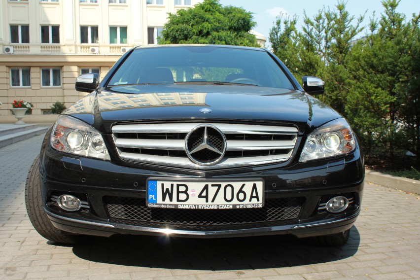 Mercedes klasy C to następca popularnego w latach 1982-1993...