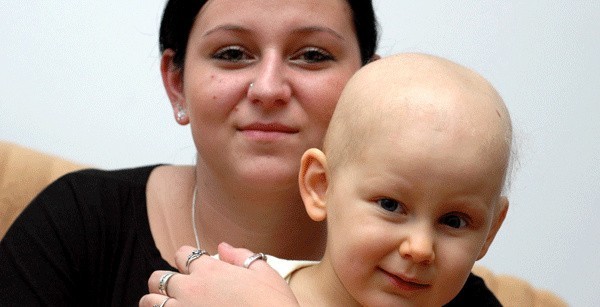 Maja z mamą Syliwią Pęcak. &#8211; Każda konsultacja medyczna musi odbywać się w Warszawie &#8211; tłumaczy mama. 