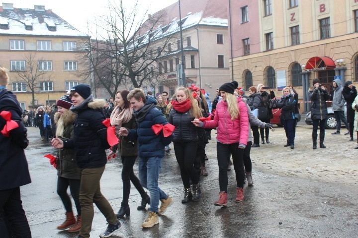 Pół tysiąca par zatańczyło poloneza w Zabrzu