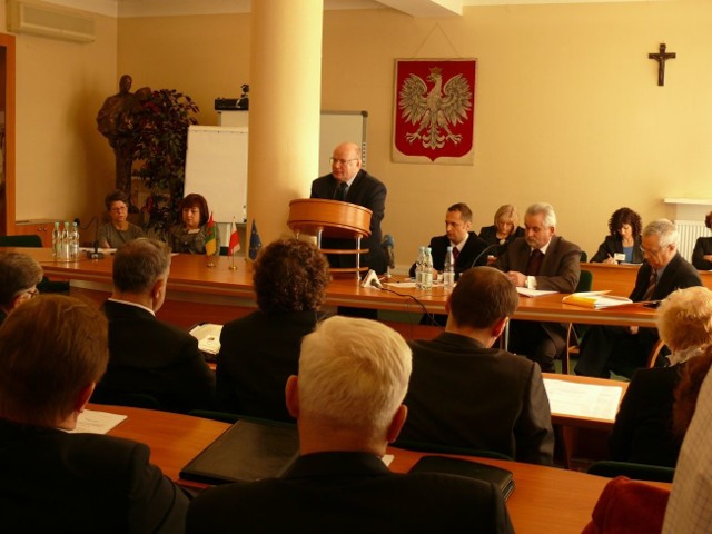 Sesja Rady Miejskiej, na której radni nie zgodzili się na wydzierżawienie poletka wokół krzyża.