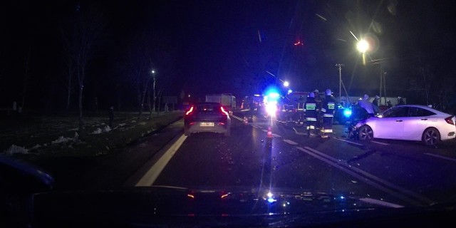 Wypadek na drodze krajowej w Klwatce Królewskiej.