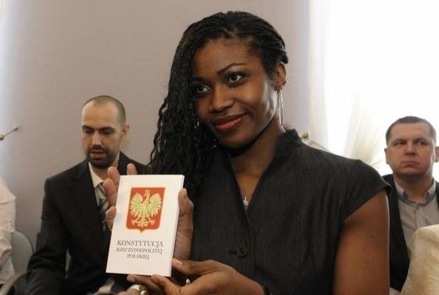 Charity Szczechowiak w 2013 roku otrzymała polskie obywatelstwo.
