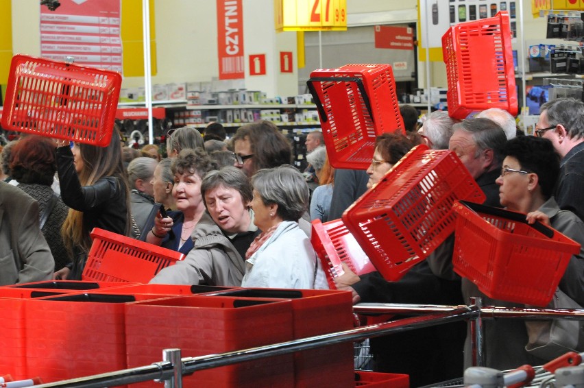Tłum na otwarciu Auchan w Centrum Handlowym Rondo w Bydgoszczy [zdjęcia]