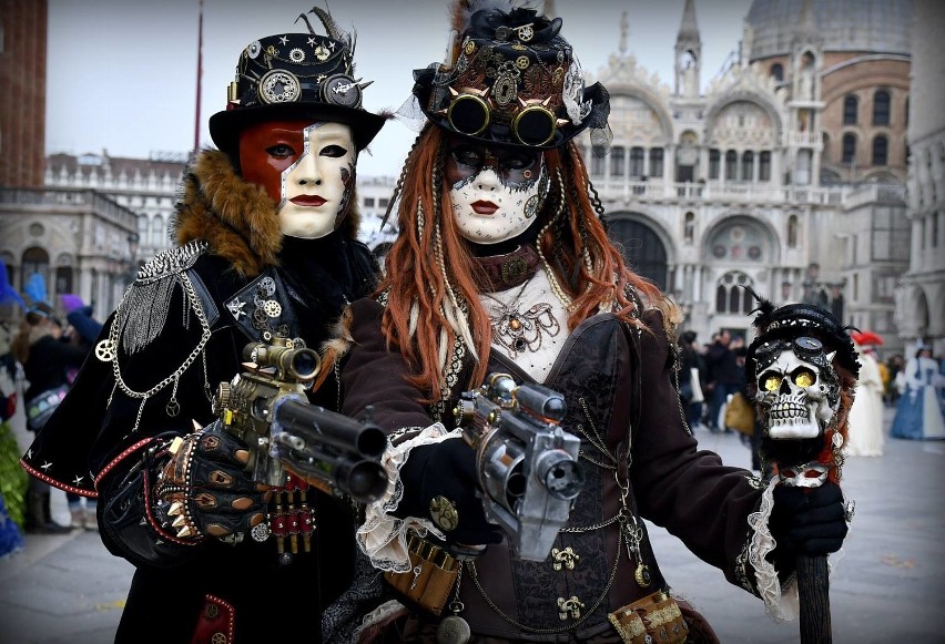 Karnawałowe szaleństwo w Wenecji oczami fotografa Bogdana Myśliwca z Tarnobrzega. Niezwykłe zdjęcia na wystawie w bibliotece