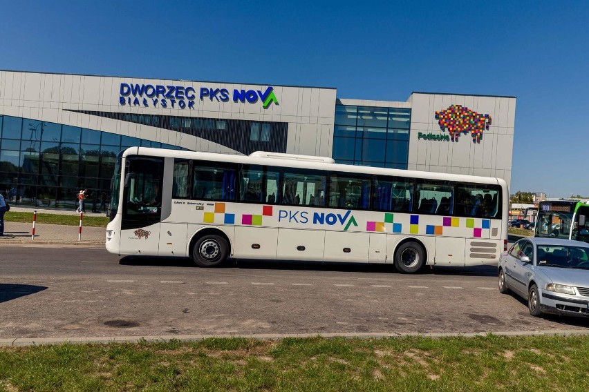 Pasażerowie autobusu powinni zgłosić się do sanepidu.