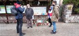 Cichy protest pod konsulatem Białorusi w Białymstoku. Zmarł Roman Bandarenka. Mieli skatować go funkcjonariusze milicji (zdjęcia)