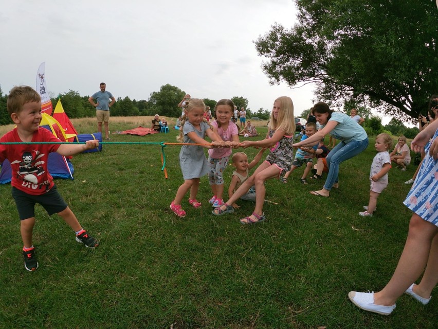 Piknik integracyjny w Grzmiącej kolo Wyśmierzyc. Mieszkańców zaprosiły panie z Koła Gospodyń Wiejskich