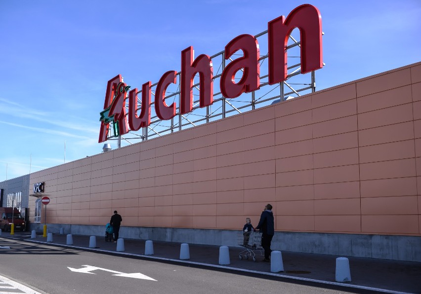 - Sklepy sieci Auchan w Wigilię będą otwarte do godz. 15:00....
