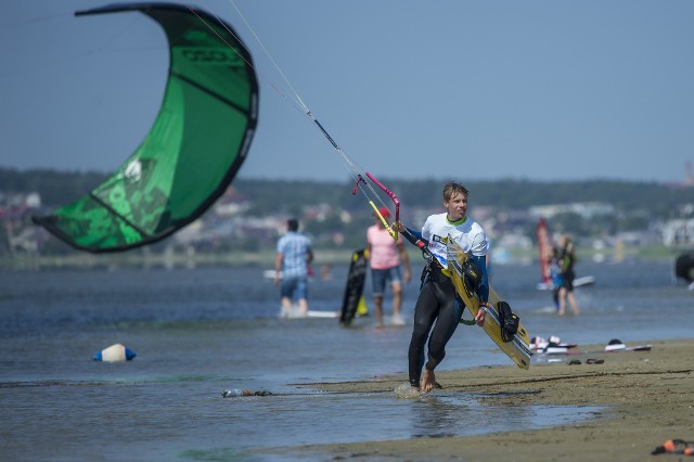 Sezon 2018 kitesurferzy rozpoczęli od bardzo dobrze sobie znanej miejscówki w Chałupach III