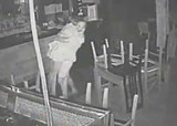 Niezwykła kradzież w Sopocie. Odurzył barmankę, wyniósł ją i okradł bar (wideo)