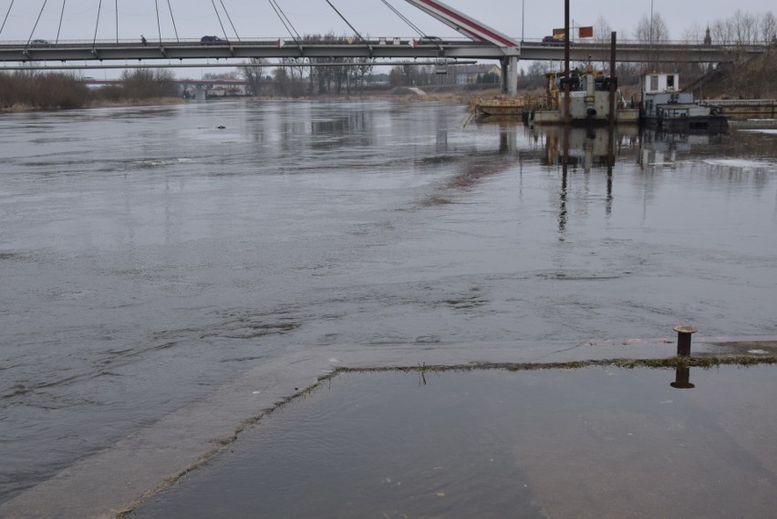 Poziom wody w Narwi, Omulwi i Bugu w regionie. Aktualna sytuacja hydrologiczna. 4.03.2021. Zdjęcia