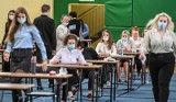 Matury 2021. CKE ogłosiła wyniki. Kujawsko-Pomorskie najgorzej w kraju - maturę zdało 70 proc. uczniów