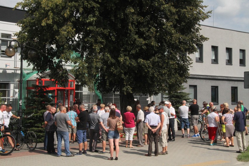 Protest wobec powtarzających się problemów z wodą w Piekoszowie [WIDEO, zdjęcia]