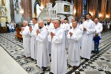 16 nowych nadzwyczajnych szafarzy Eucharystii w archidiecezji białostockiej. Żonaci mężczyźni będą udzielać Komunii świętej