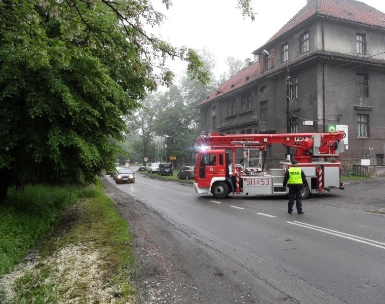 Pożar szpitala w Orzeszu. Przyczyna nie jest znana [NOWE ZDJĘCIA]