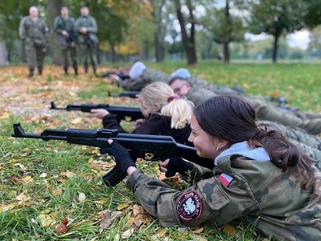 Pierwszy w tym roku poligon uczniów klas mundurowych Zespołu Szkół nr 1 w Nowym Miasteczku. Zobacz więcej zdjęć w galerii >>>