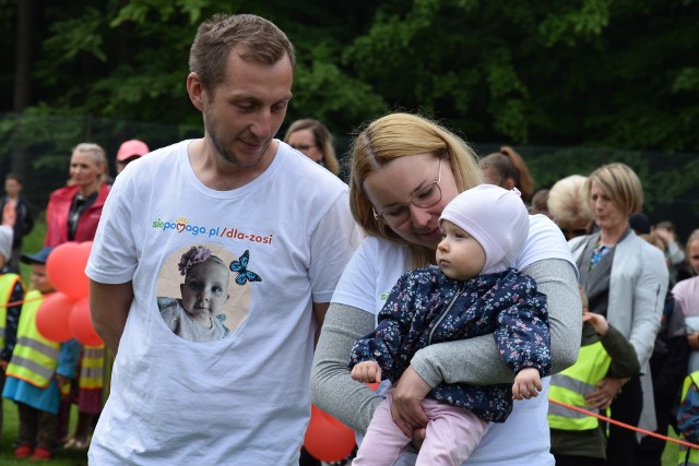 Akcja od setki dzieci dla malutkiej Zosi z Wałdowa ma pomóc w spełnieniu marzenia dziewczynki i jej rodziców Magdaleny i Tomasza - wyzdrowieć