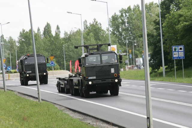 Wojskowe ciężarówki - zdjęcie ilustracyjne