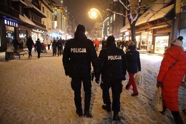 Policjanci apelują do mieszkańców, by z uwagą dokonywali rezerwacji domków, zwłaszcza przed Sylwestrem, bo fikcyjnych ogłoszeń i w atrakcyjnej cenie może być sporo