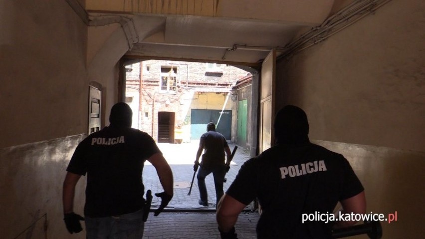 Policja uderza w dopalacze na Śląsku. Kolejni dilerzy zatrzymani