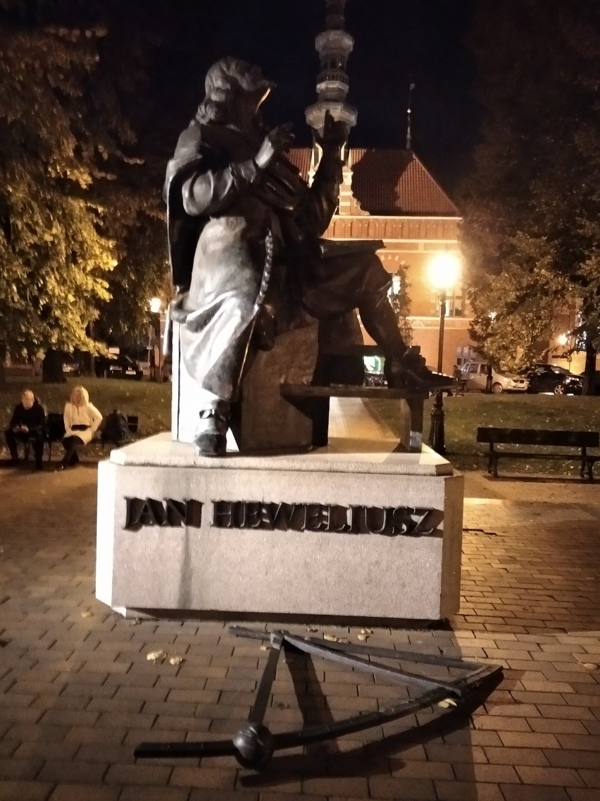 Gdańsk. Zdewastowano pomnik Jana Heweliusza na Starym...